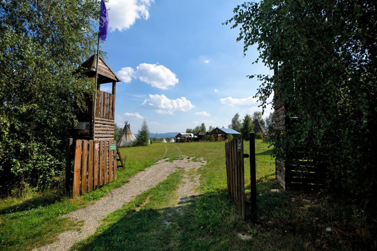 Fort Wapiti 호텔 Zalasowa 외부 사진